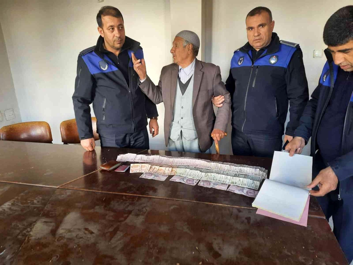 Yakalanan dilencinin üzerinden 3 bin 745 lira çıktı
