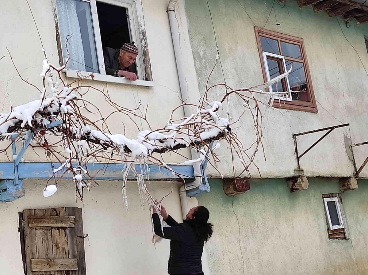 Kızılören\'de yaşlı ve yalnız yaşayanlara ziyaret