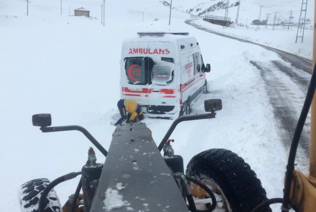 Ardahan\'da kar nedeniyle kapanan 18 köy yolu ulaşıma açıldı
