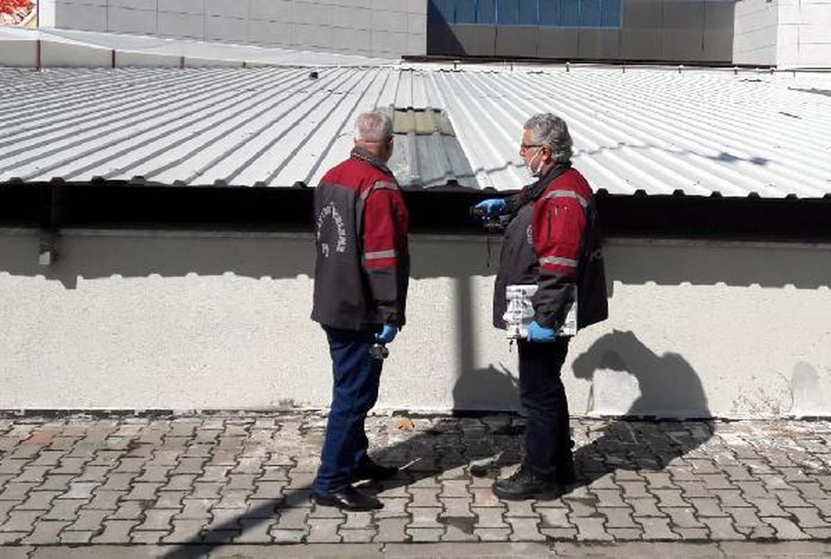 AVM\'nin otopark çatısı çöktü, 10 metreden düşen çocuk yaralandı