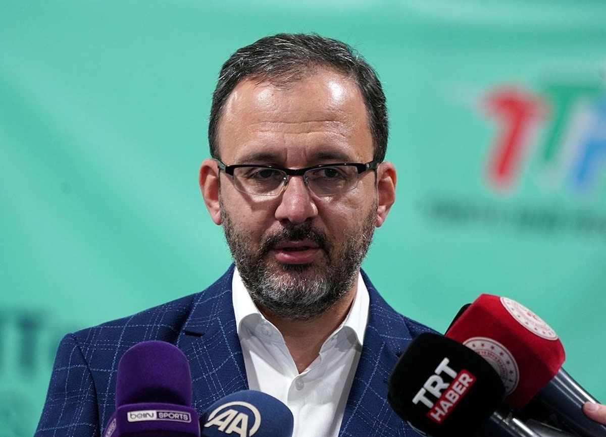 Bakan Kasapoğlu\'ndan A Milli Erkek Tenis Takımı\'na tebrik