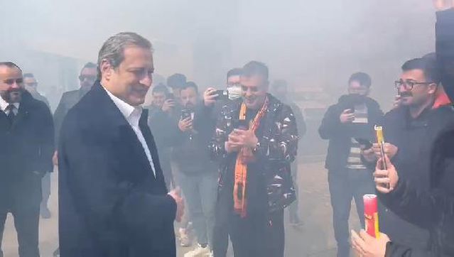 Burak Elmas Konya'da dernek binasının açılışını yaptı