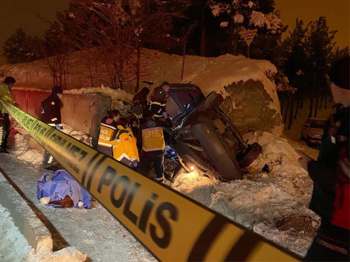 Kontrolden çıkan otomobilin istinat duvarına çarpması sonucu 4 kişi öldü