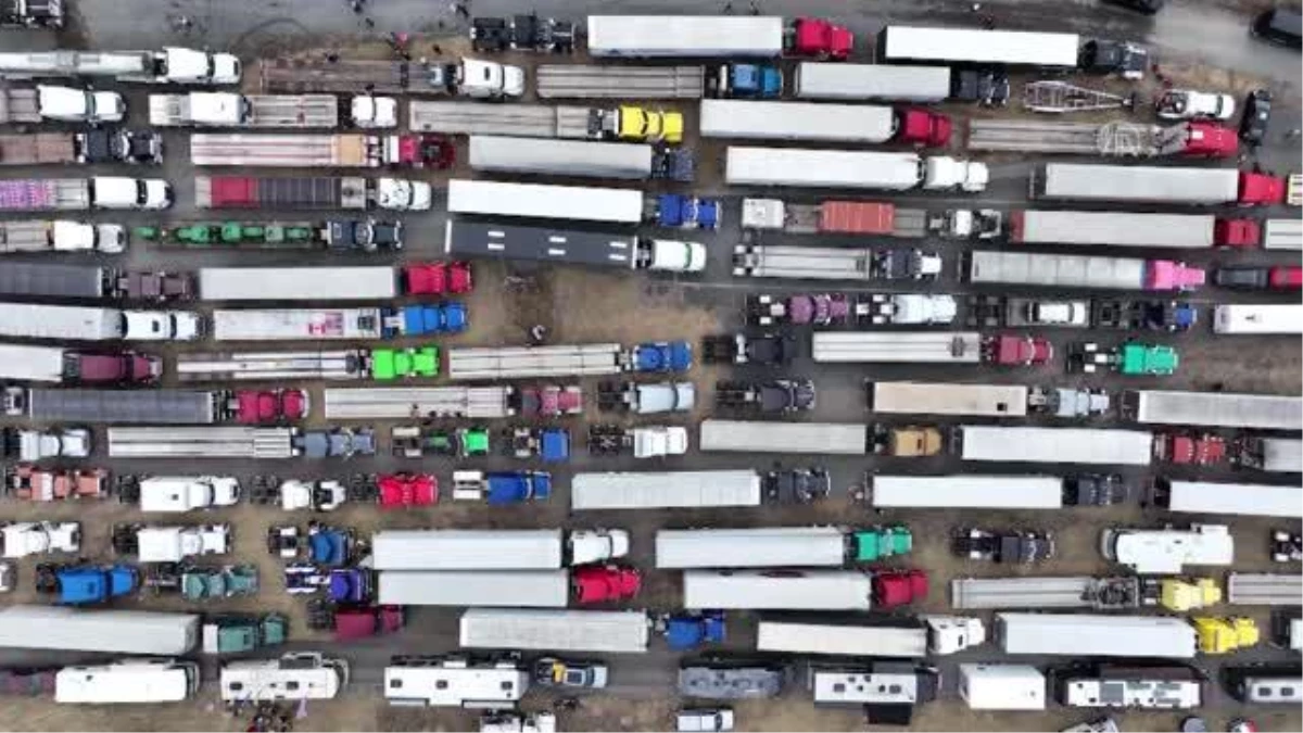 California\'dan yola çıkan aşı karşıtı kamyoncuların Maryland\'teki bekleyişi sürüyor