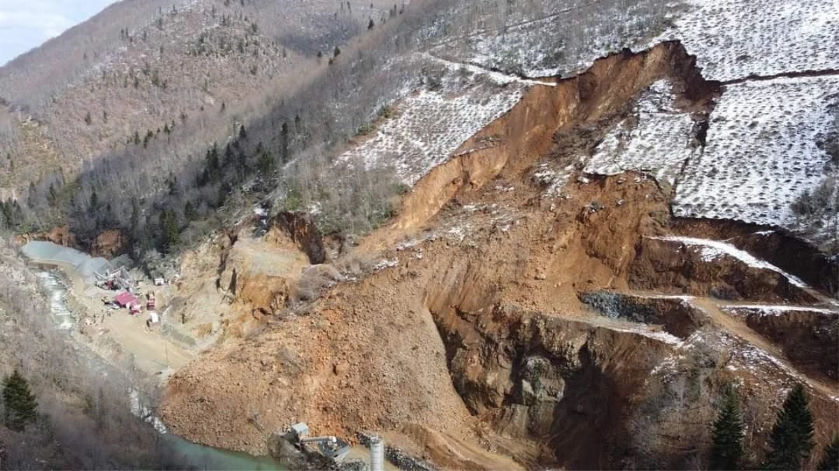 Giresun\'da Kovanlık-Aydındere yolu heyelan nedeniyle kapandı