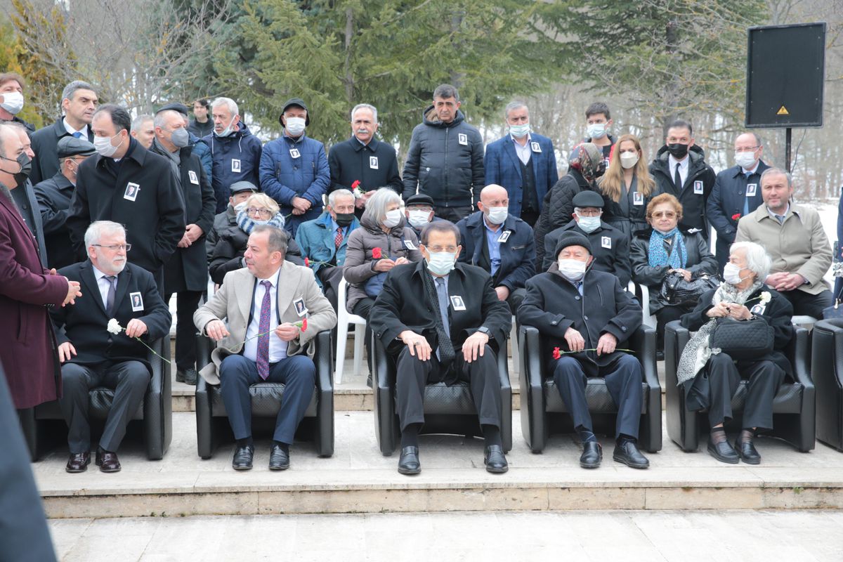 Hayırsever iş insanı İzzet Baysal, mezarı başında anıldı