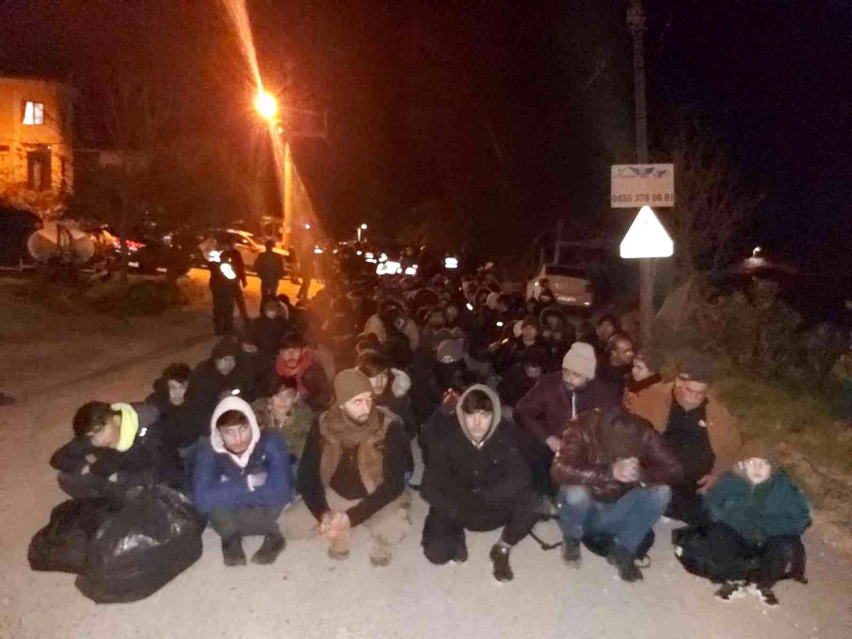 İzmir\'de kamyon içinde 152 göçmen yakalandı