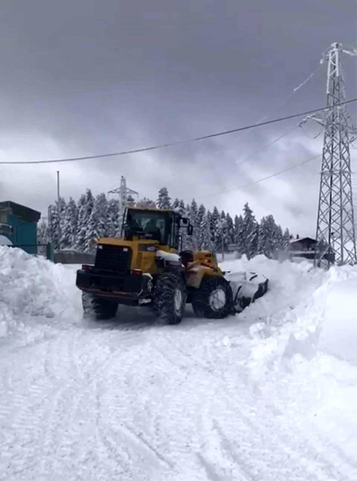Kastamonu\'da yoğun kar yağışının kapattığı 281 köy yolu ulaşıma açıldı
