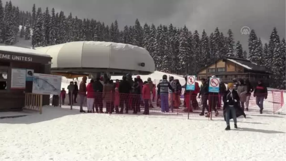 KASTAMONU - Ilgaz Yurduntepe Kayak Merkezi\'nde hafta sonu yoğunluğu yaşanıyor