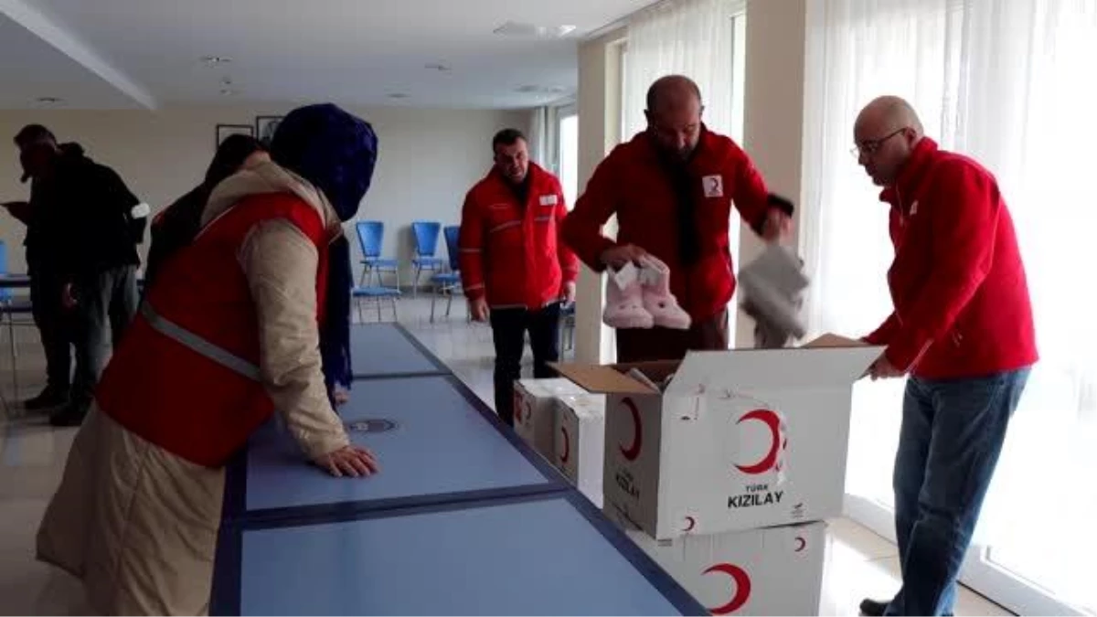 Son dakika haberi | KIRKLARELİ - Türk Kızılay\'dan, savaş mağdurlarına giyim yardımı