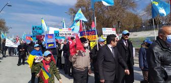Konya'da yaşayan Kırım Türkleri ve Ukraynalılar savaşın durması için yürüdü