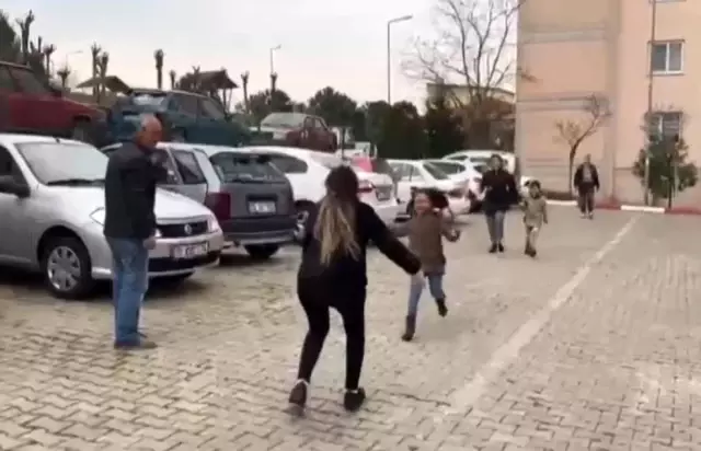 Kendisine şiddet uygulayan eşini öldüren 8.5 aylık hamile Rümeysa Aydın, çocuklarına kavuştu Kendisine şiddet uygulayan eşini öldüren 8.5 aylık hamile Rümeysa Aydın, çocuklarına kavuştu