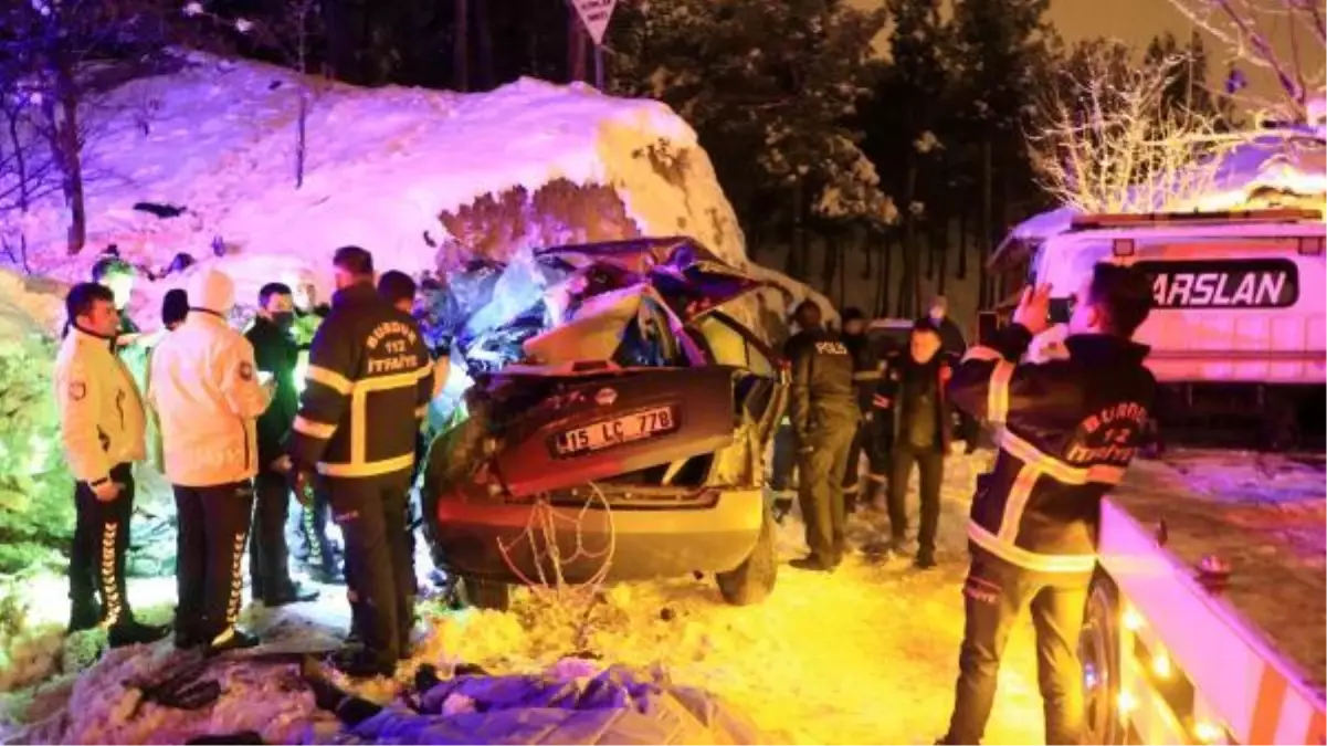 Son dakika haberleri: Otomobil, bordürlere ve istinat duvarına çarptı: 4 ölü