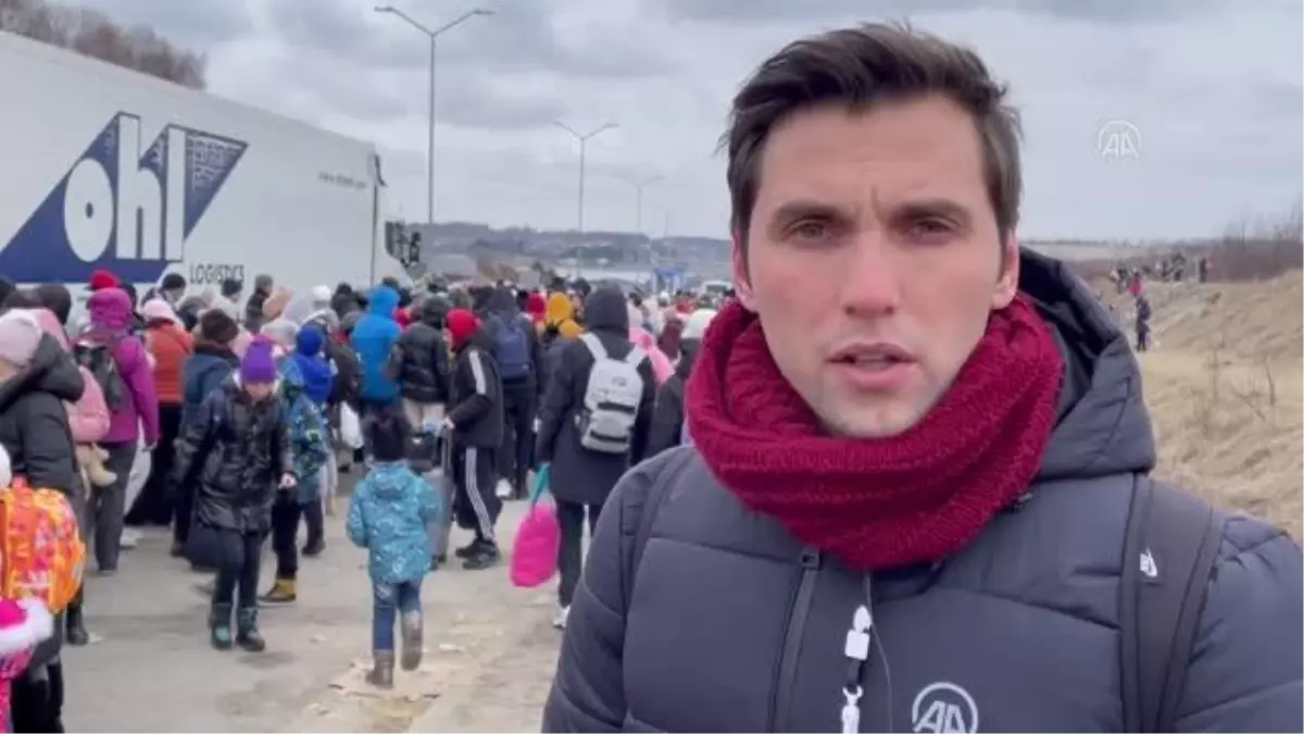 RAVA-RUSSKAYA - Savaş mağdurları Rava-Russkaya Sınır Kapısı'nda yoğunluk oluşturdu