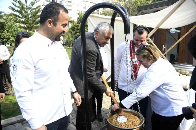 Adana Çiftçi Pazarı açıldı