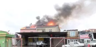 Son dakika haber... Binanın çatısında çıkan yangın hasara yol açtı