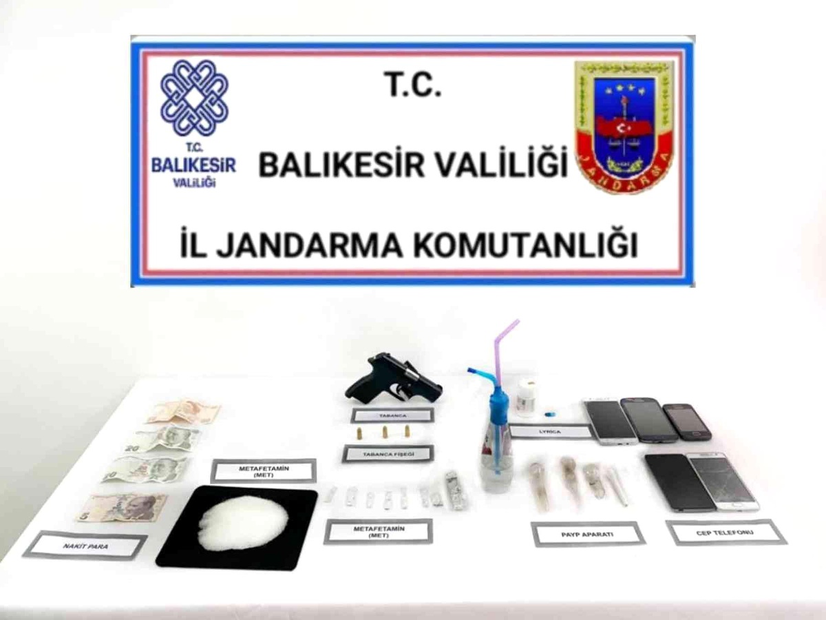 Son dakika haberi | Ayvalık\'ta jandarmadan uyuşturucu kullanıcılarına operasyon