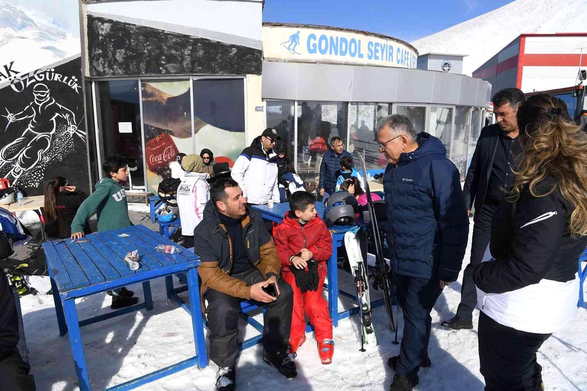 Büyükkılıç, Erciyes Kayak Merkezi\'ni denetledi