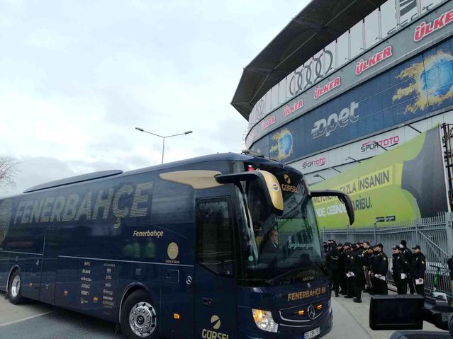 Fenerbahçe kafilesi stada geldi