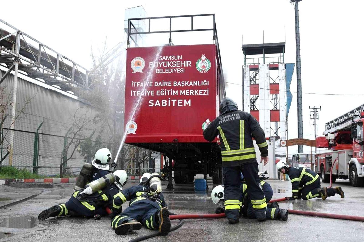 Genç itfaiyecilere hayat kurtarma eğitimi