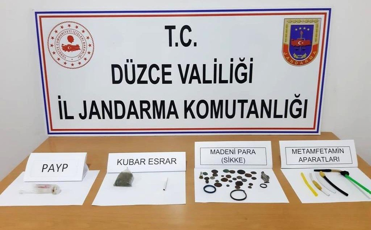 Hem uyuşturucu hem tarihi eserler bulundu