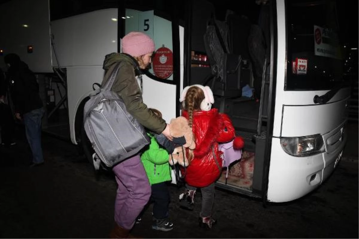 Moldova\'ya sığınan savaş mağduru Ukraynalı kadın ve çocuklara Kuşadası kucak açtı