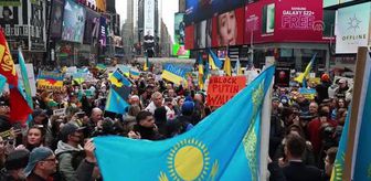 New York'un Times Meydanı'nda Rusya'nın Ukrayna saldırısı protesto edildi