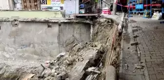 Pazar kurulu alandaki kaldırım çöktü