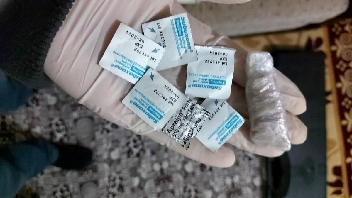 Pusuya yatan polis, zehir tacirlerini suçüstü yakaladı
