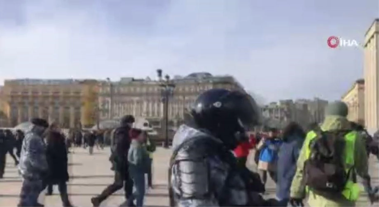 Son dakika haber! Rusya\'da savaş karşıtı gösterilerde gözaltı sayısı 2 bin 500\'ü aştı