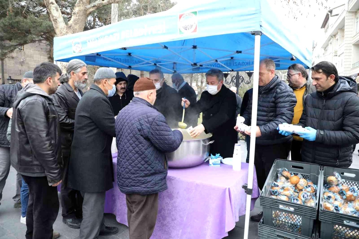 Sabah namazı sonrası çorbalar Melikgazi\'den
