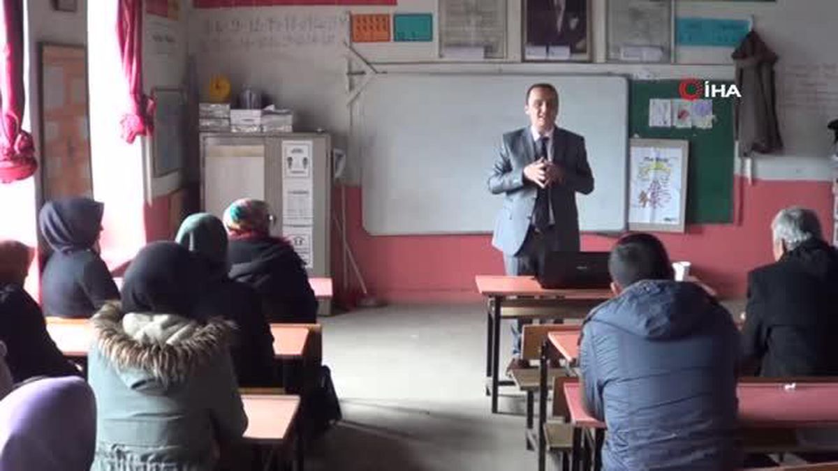 Sandıklı'da 'Aile Okulu' seminerleri binlerce aileye ulaştı