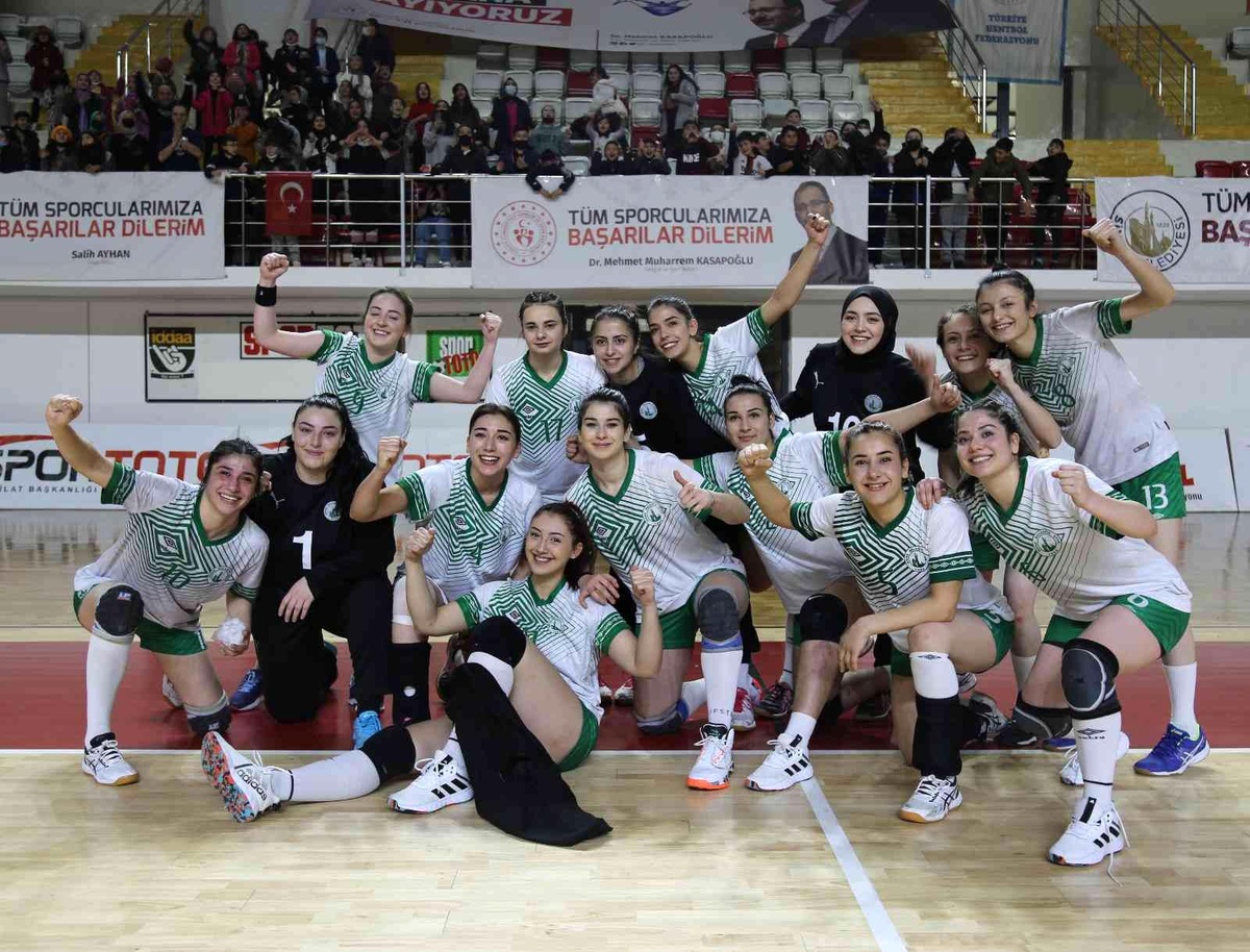 Sivas Belediyespor Hentbol Takımı evinde farklı kazandı