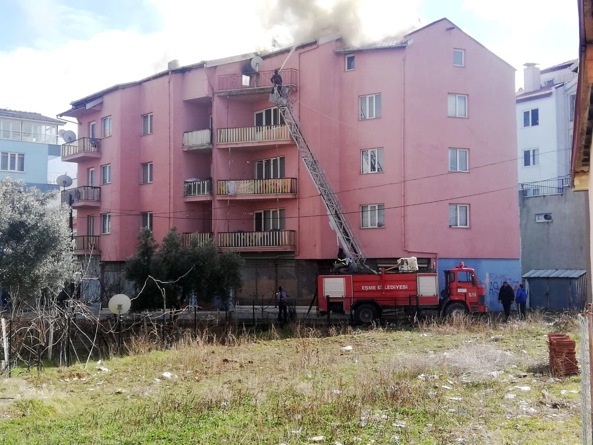 Uşak\'ta korkutan yangın paniğe neden oldu