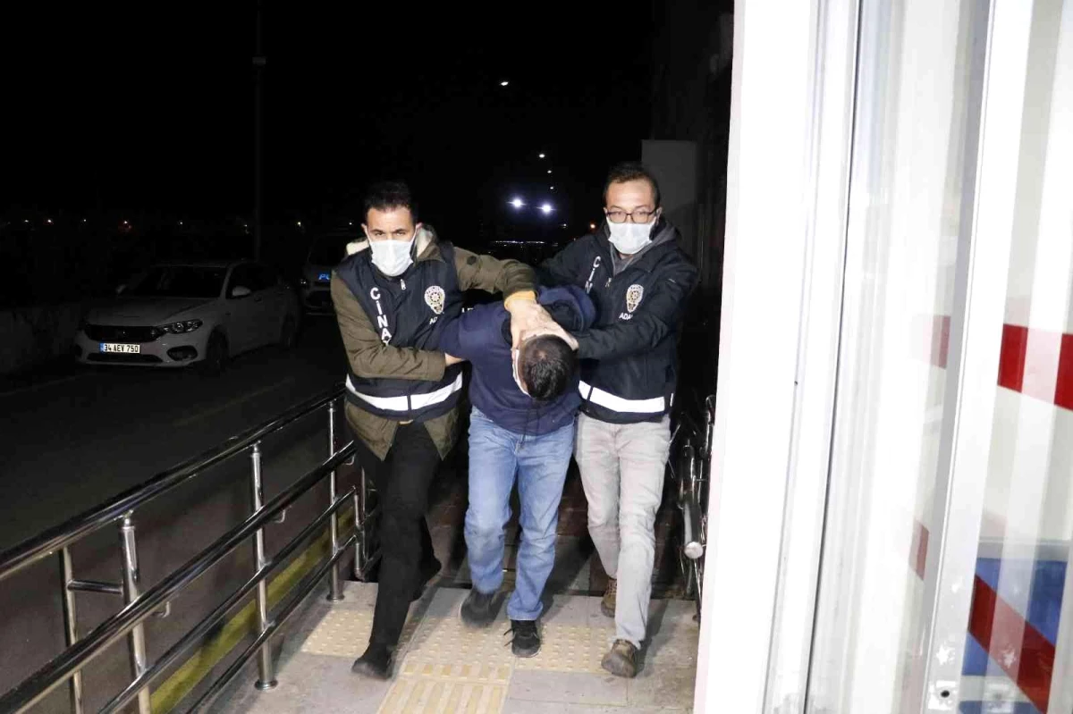 Adana\'da kızı araçta uğradığı silahlı saldırıda ölen kişinin şüphelileri Mersin\'de yakalandı