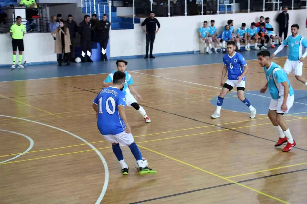 AİÇÜ\'nün ev sahipliğinde ÜNİLİG salon futbolu müsabakaları başladı