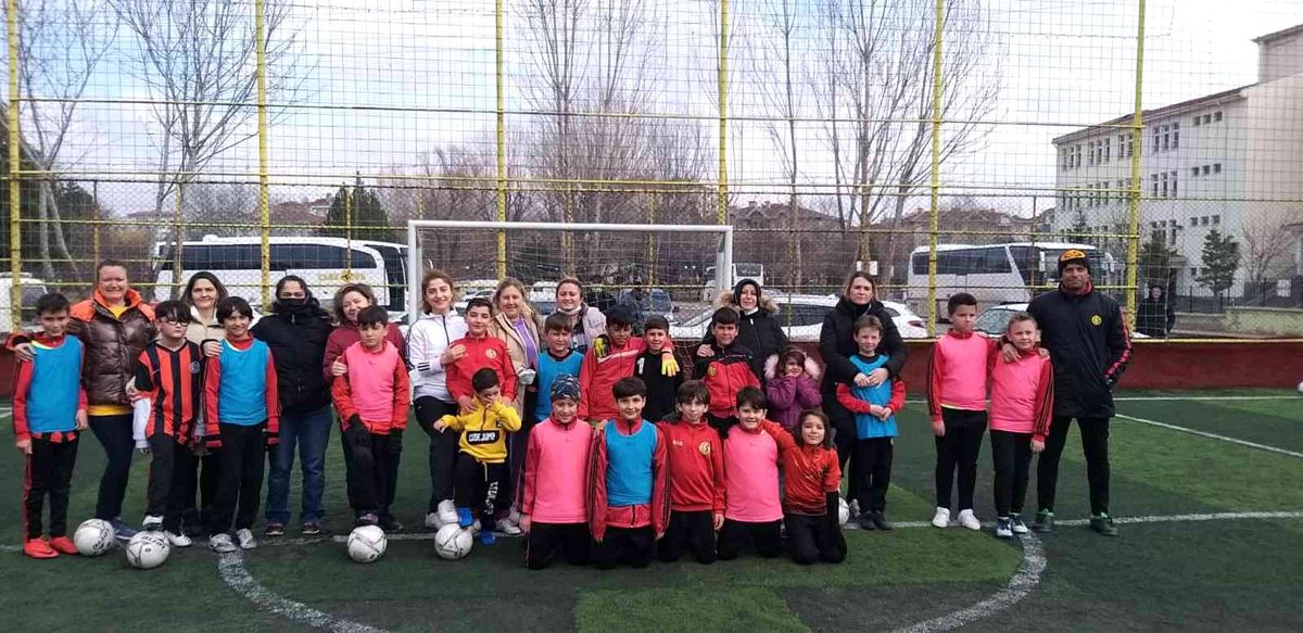 Anneler attı çocukları tuttu