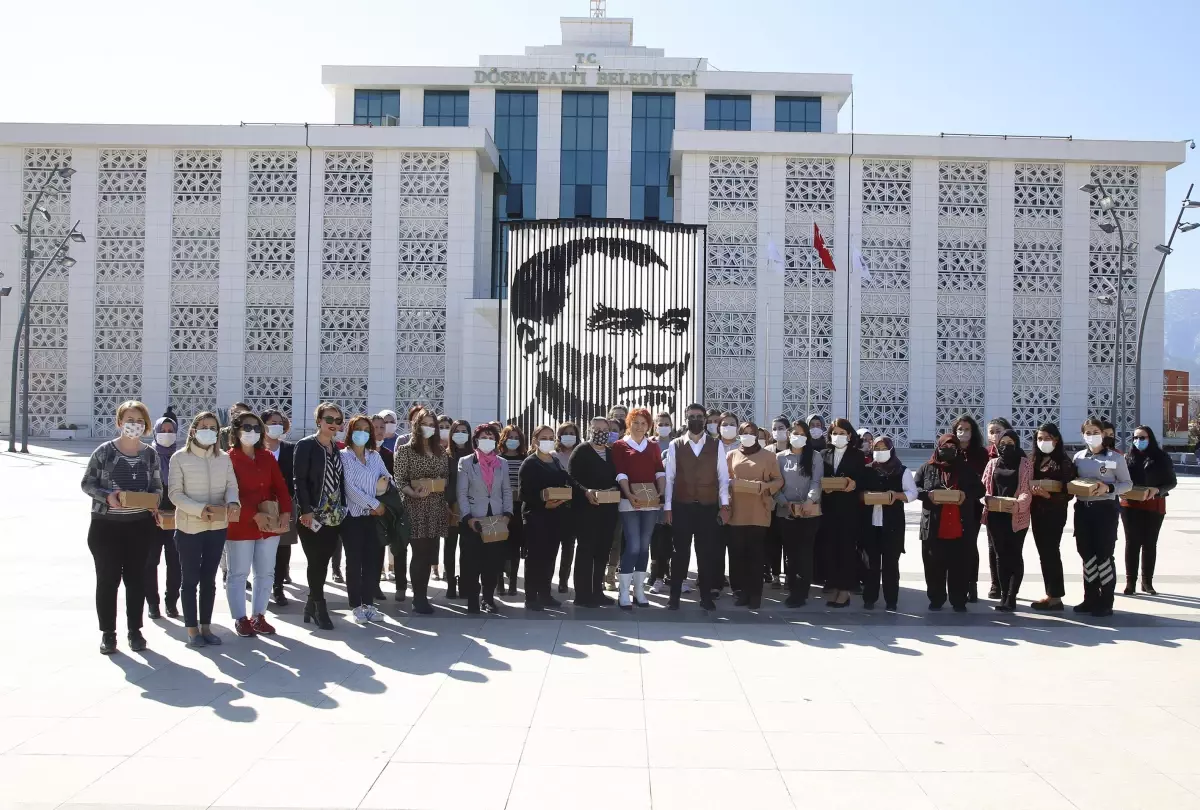 Antalya\'da belediyelerde çalışan kadın personel, 8 Mart Dünya Kadınlar Günü\'nde idari izinli olacak