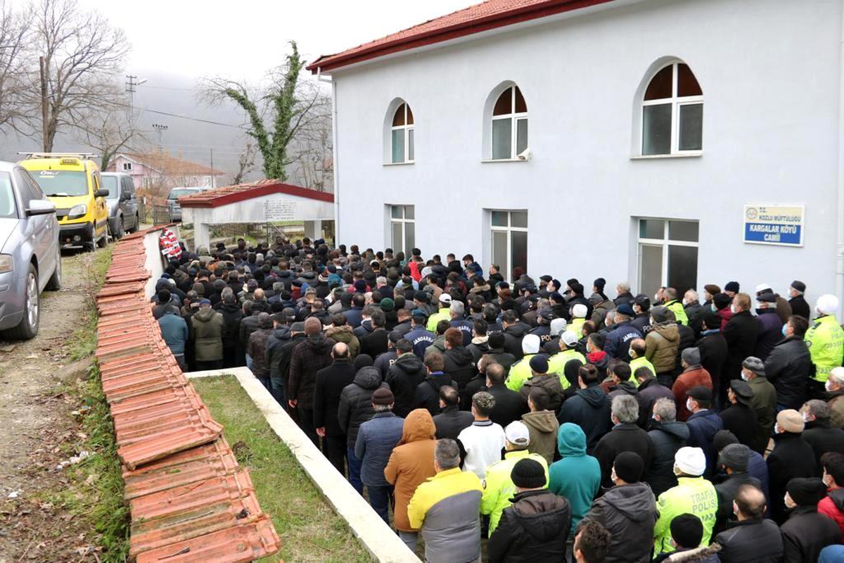 Aracında ölü bulunan mahalle bekçisi son yolculuğuna uğurlandı