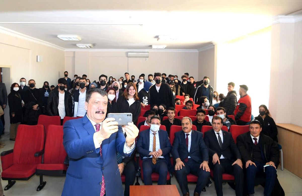 Başkan Gürkan, kariyer günleri programına katıldı