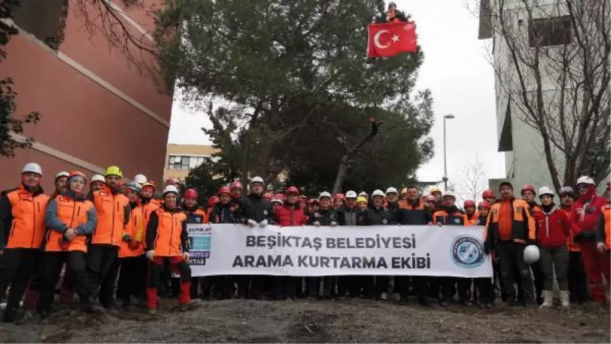 BEŞİKTAŞ\'TA DEPREM TATBİKATI DÜZENLENDİ