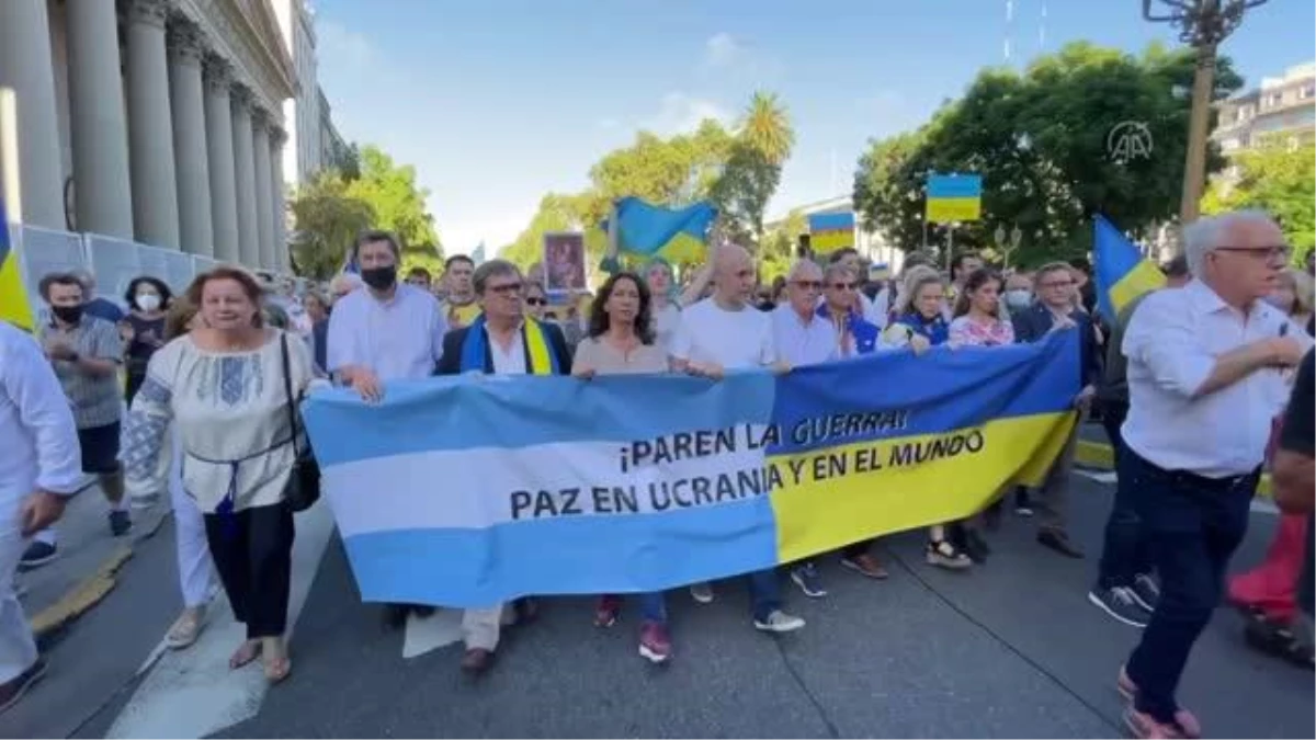 BUENOS AIRES - Arjantin\'de yüzlerce kişi Ukrayna\'ya destek olmak için yürüdü