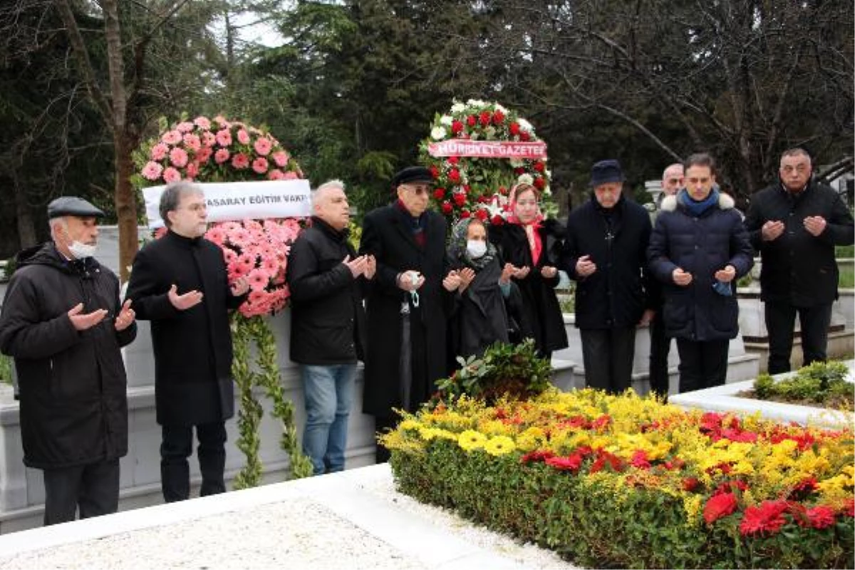 ÇETİN EMEÇ MEZARI BAŞINDA ANILDI