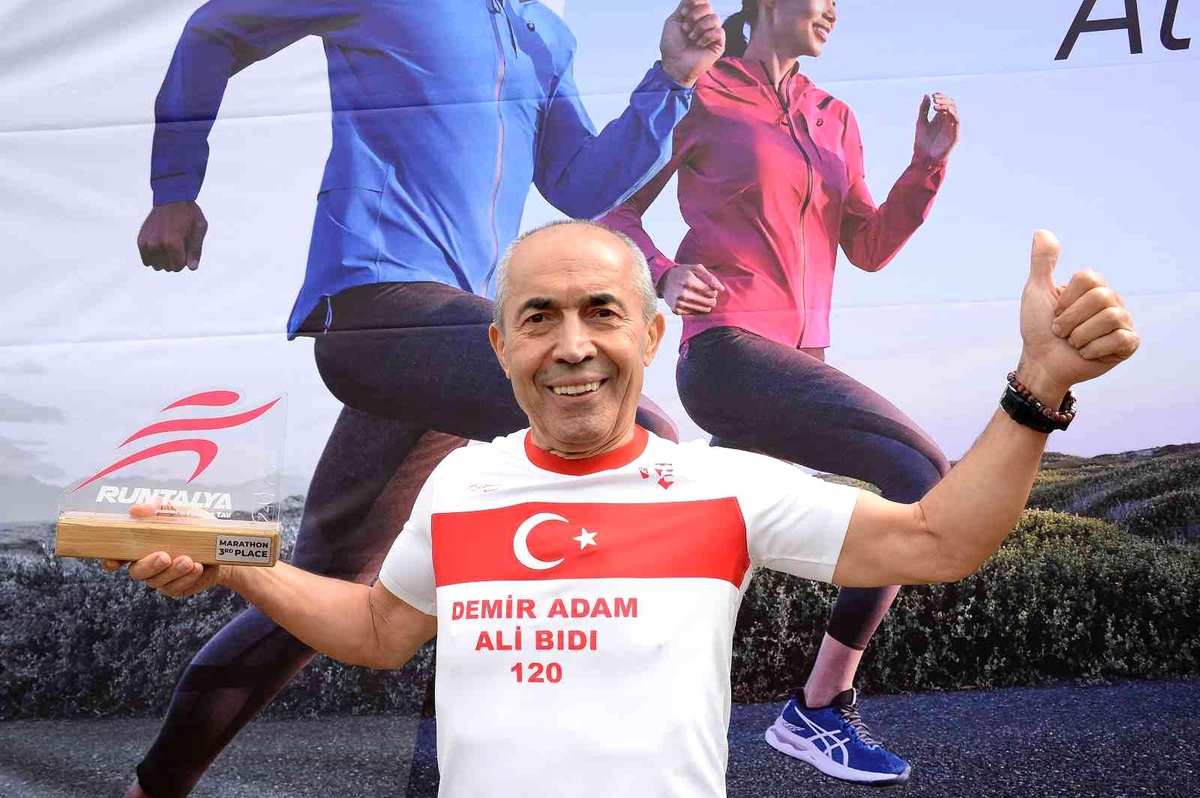 Son dakika: \'Demir adam\' 21 kilometre koşup 21 gencin eğitim bursu kazanmasını sağladı