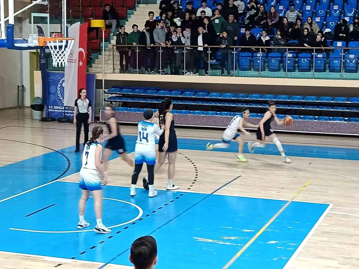 Düzce Atletik Fenerbahçe 54-78