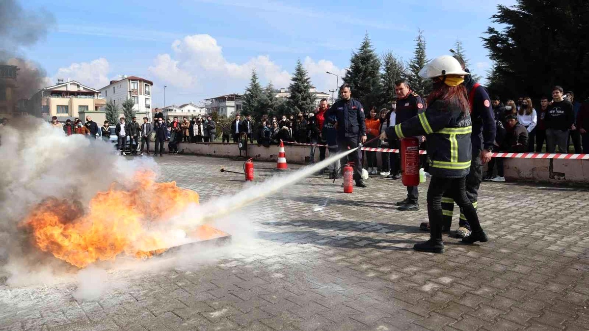Son dakika haber! Düzce Belediyesinden öğrencilere yangın söndürme teknikleri