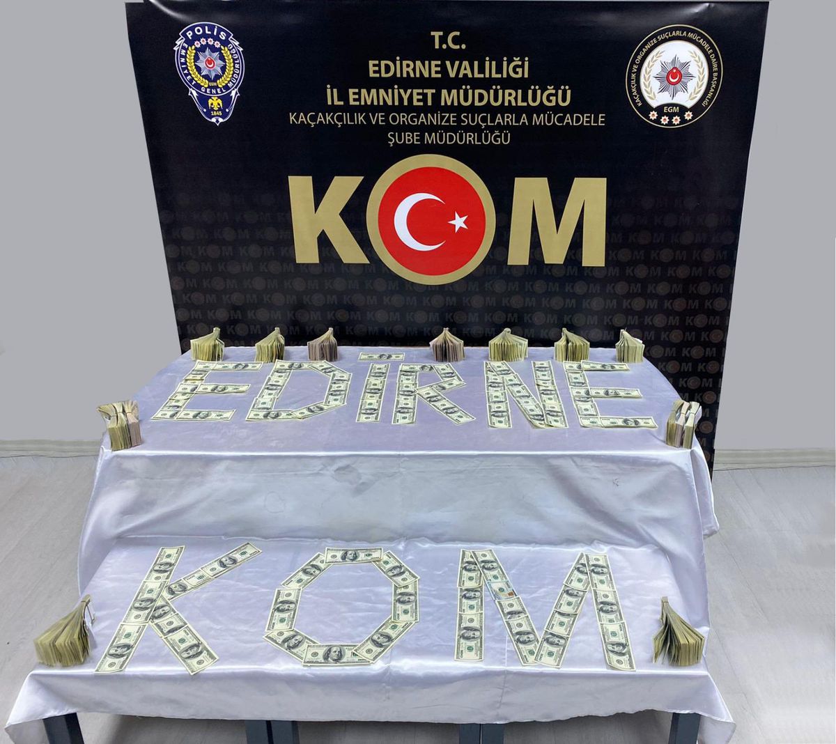 Edirne\'de otomobilde sahte 138 bin 250 dolar ele geçirildi