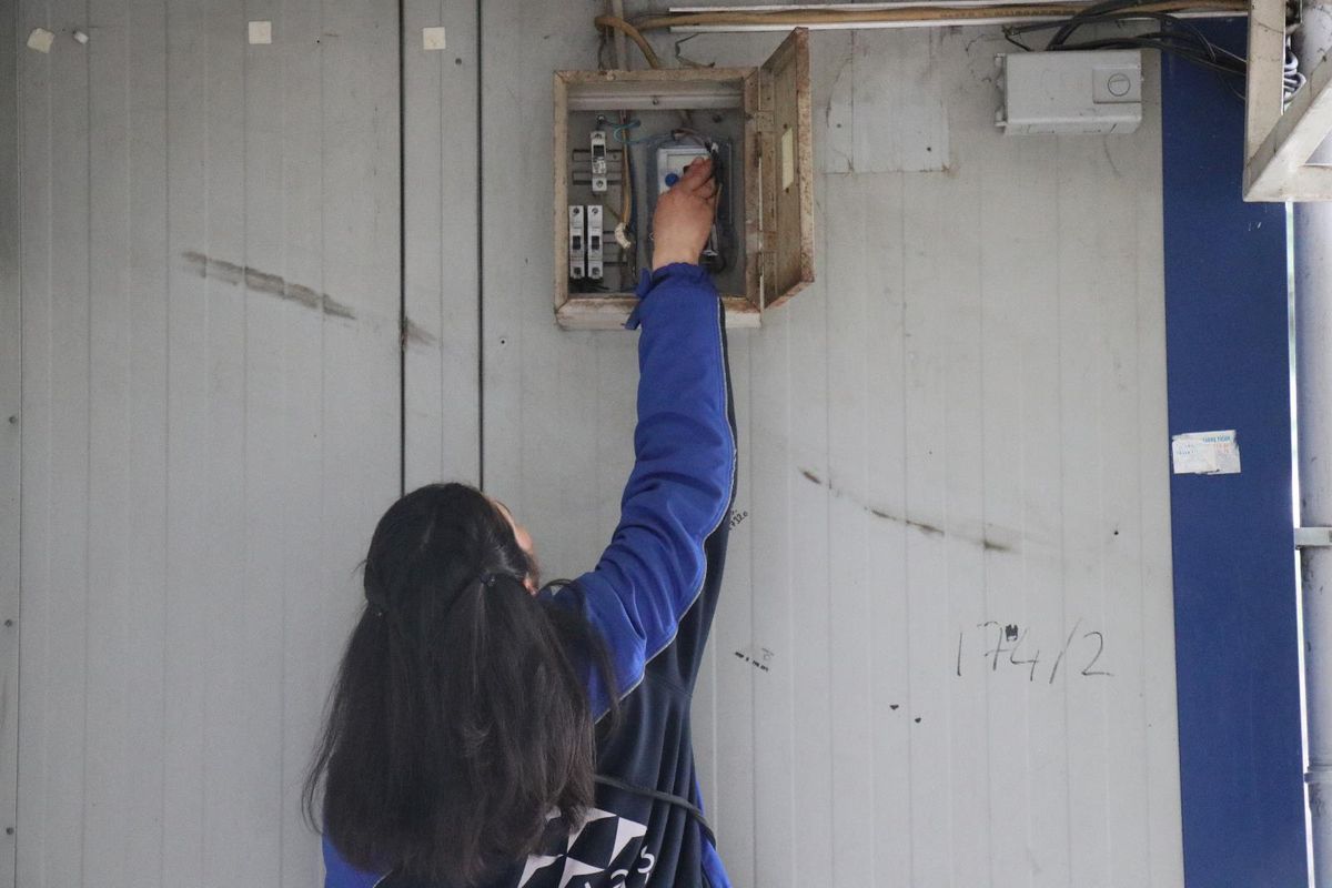 Elektrik sayaç okuyucu tek kadın olarak çalışan Selinay İşler Açıklaması