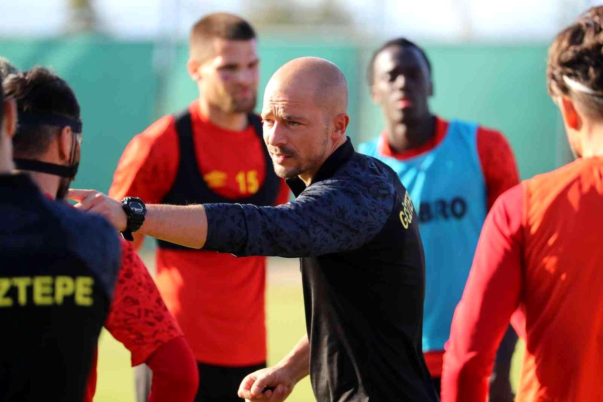 Göztepe\'de Teknik Direktör Nestor El Maestro dönemi sona erdi