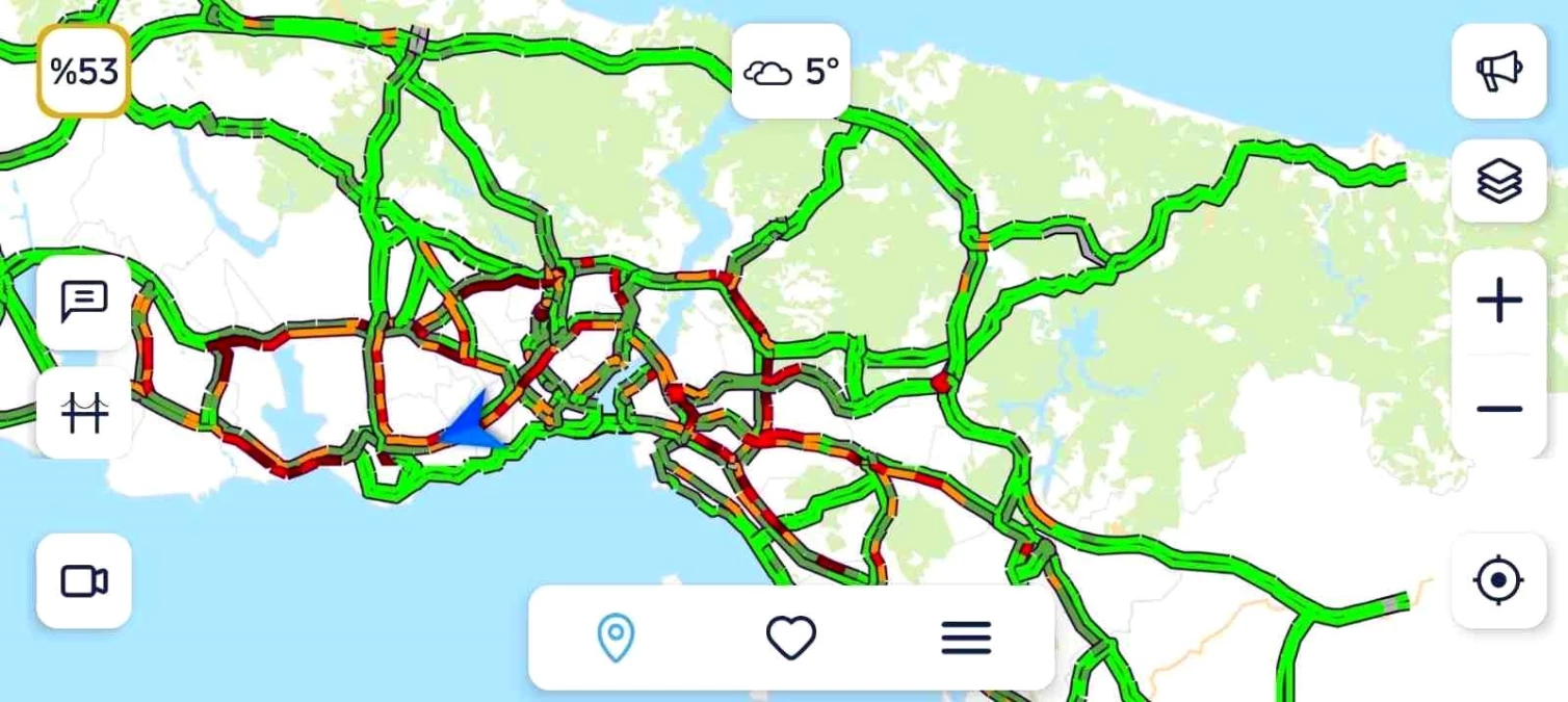 İstanbul güne yağmurla uyandı, kent genelinde trafik hareketliliği yaşandı